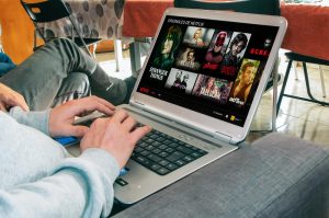 cara install netflix di laptop Netflix could use ai to clamp down on people sharing their account with